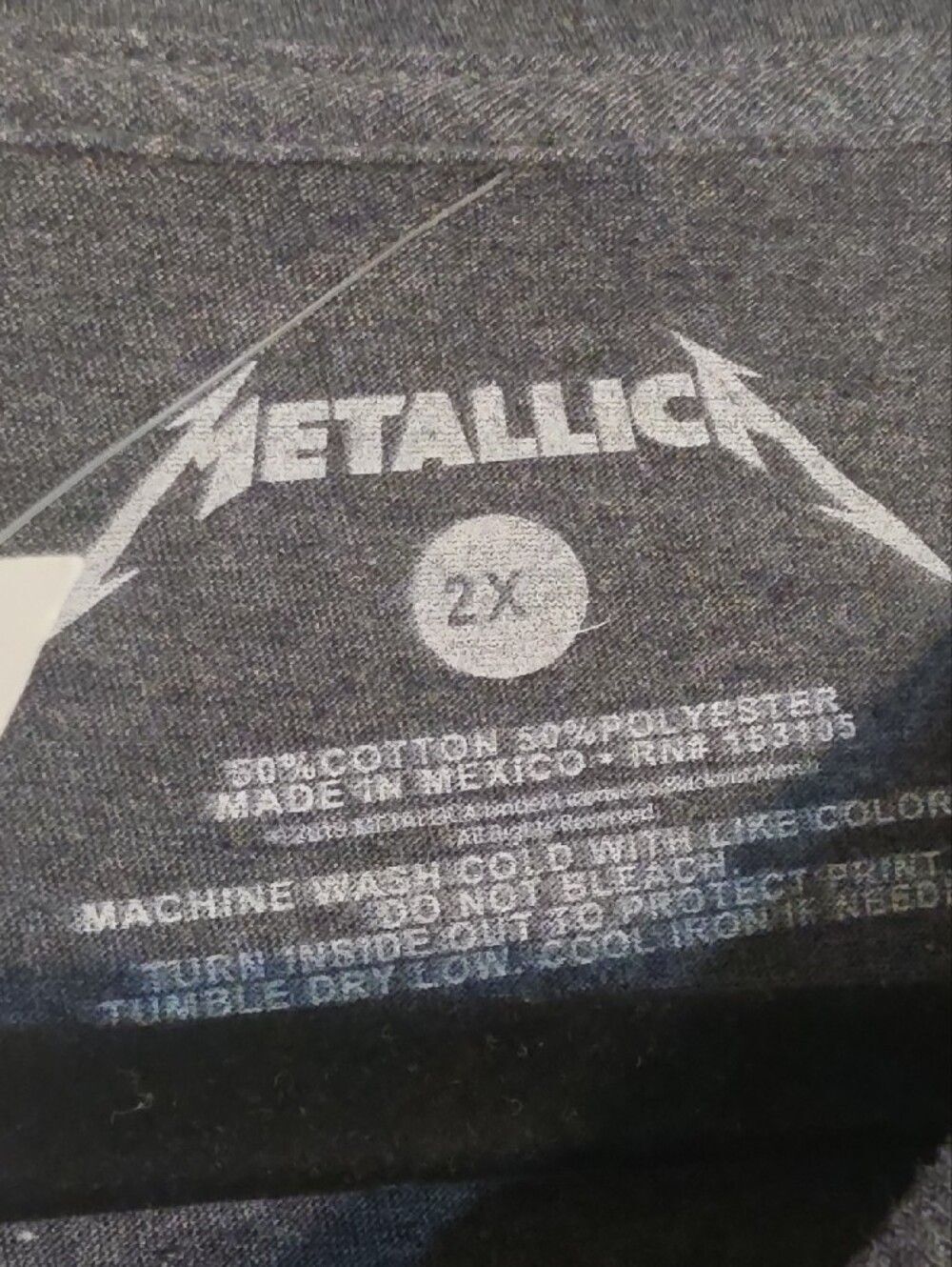 NWT Men's Graphic Metallica Tee in Grey And Purple - Picture 3 of 4